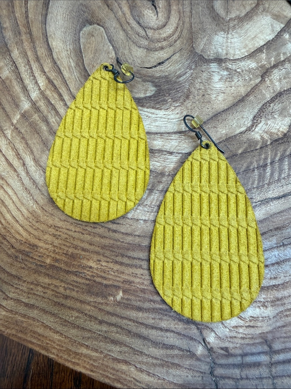 Nickel & Suede Yellow Textured Teardrop Leather Earrings